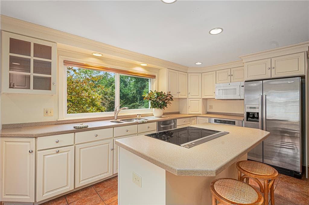 Single Family Residence at 102 Edgewater Road, Narragansett, photo 6 of 38