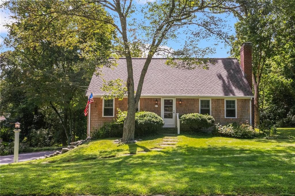 Single Family Residence at 102 Edgewater Road, Narragansett, photo 3 of 38