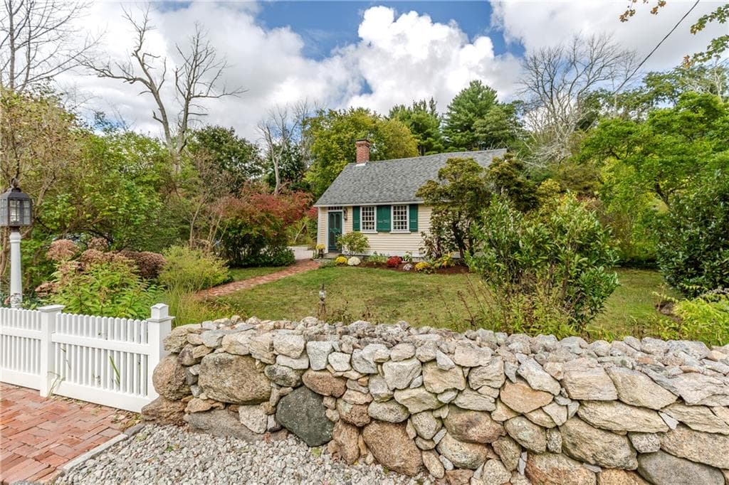 Single Family Residence at 1409 Hope Road, Cranston, photo 2 of 45