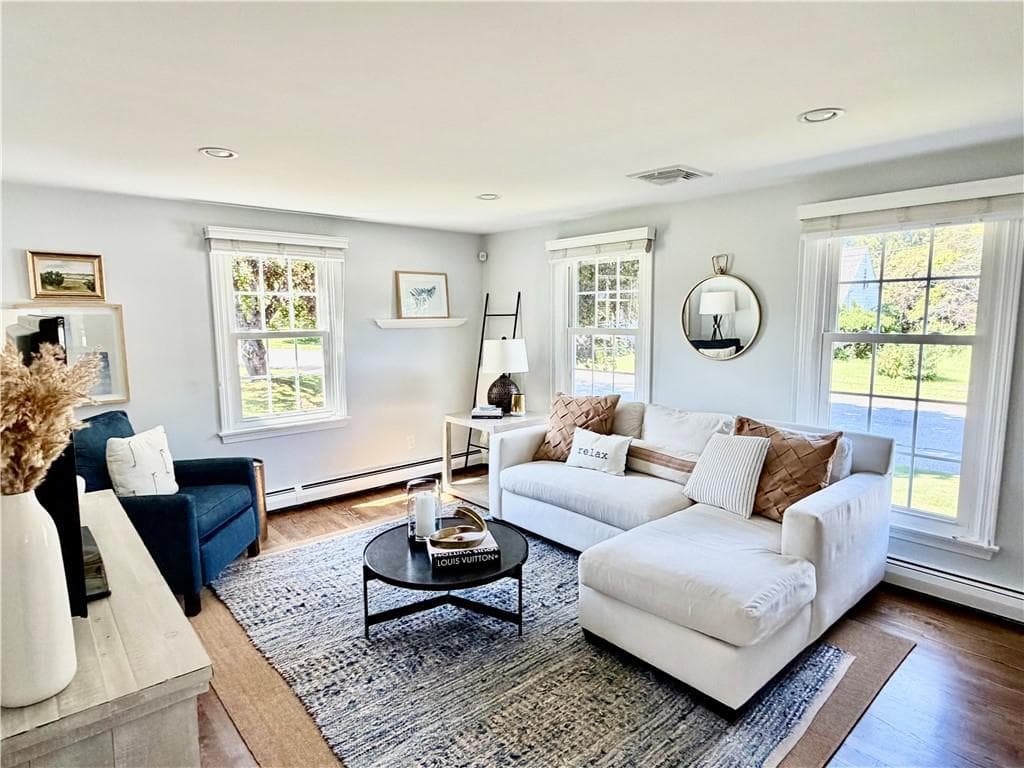 Single Family Residence at 7 Cortland Lane, Smithfield, photo 12 of 24