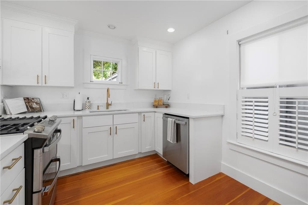 Single Family Residence at 19 Third Street, Newport, photo 14 of 36