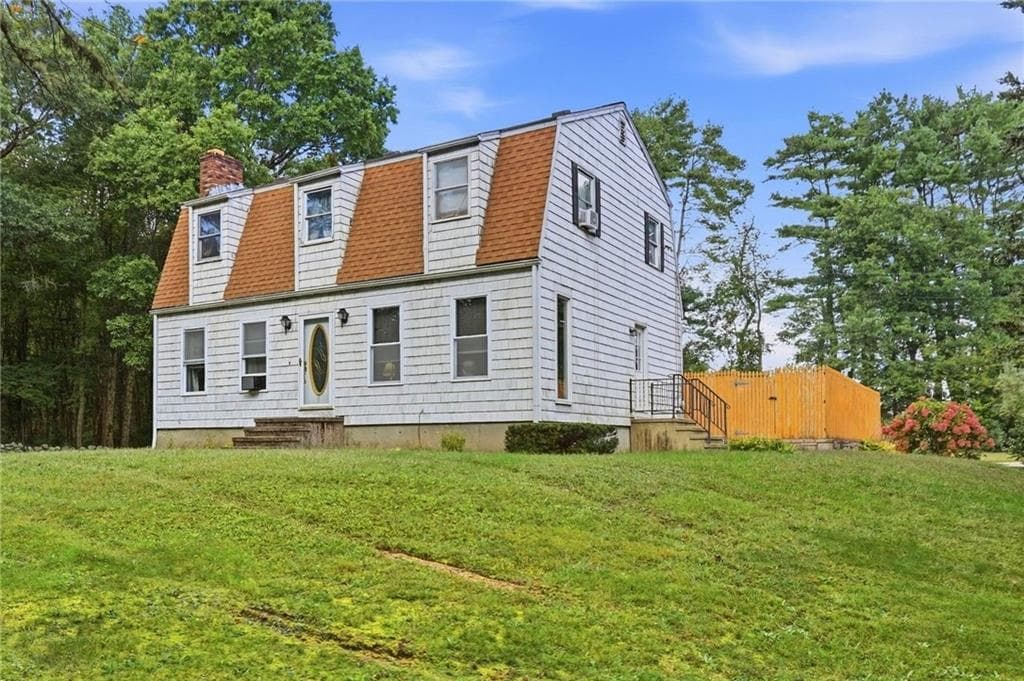 Single Family Residence at 107 Church Street, Westerly, photo 4 of 48