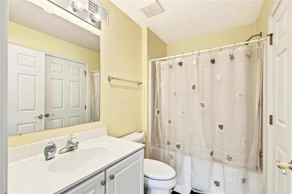 Condominium at 20 Ivy Garden Way, East Greenwich, photo 36 of 43