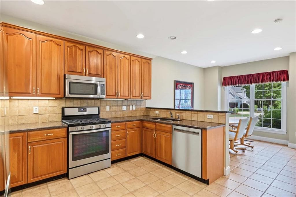 Condominium at 20 Ivy Garden Way, East Greenwich, photo 9 of 43