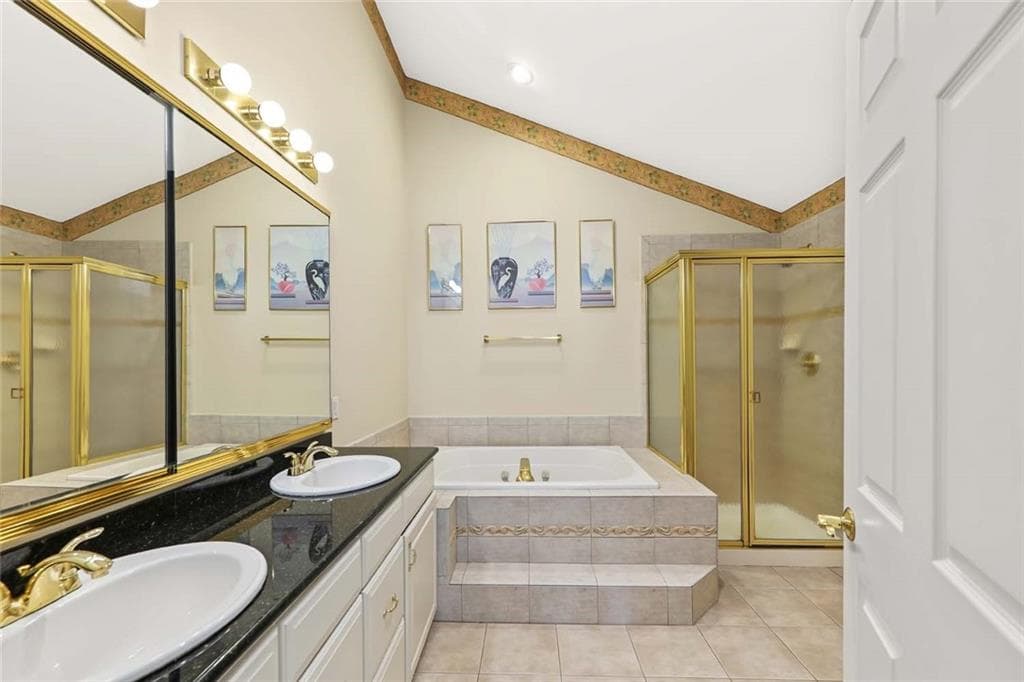 Condominium at 20 Ivy Garden Way, East Greenwich, photo 30 of 43