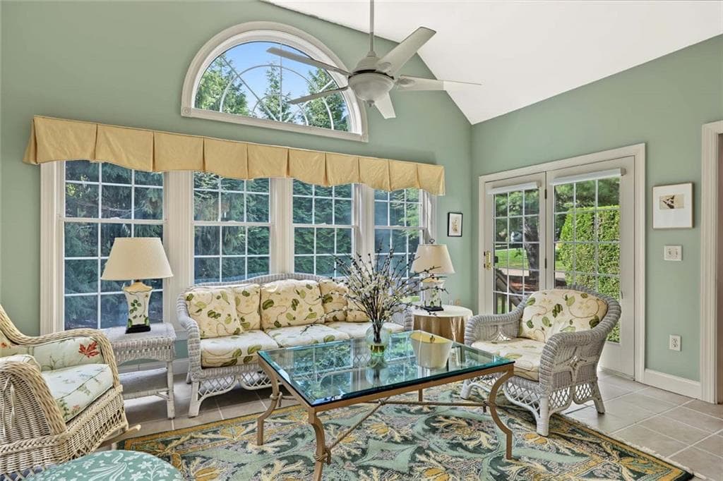 Condominium at 20 Ivy Garden Way, East Greenwich, photo 21 of 43