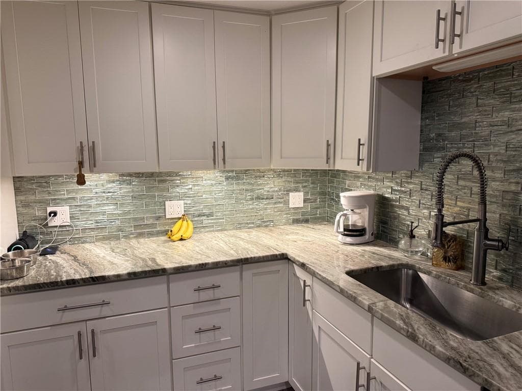 Single Family Residence at 180 Woodland Avenue, Cranston, photo 5 of 19