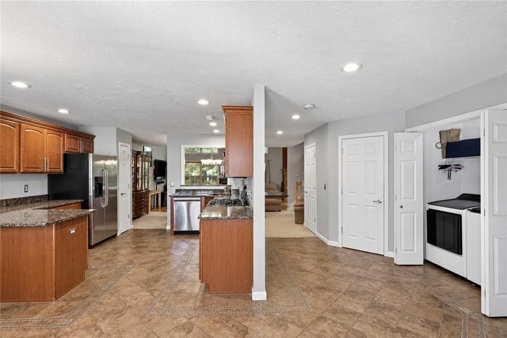 Condominium at 24 Silver Pines Boulevard, North Smithfield, photo 7 of 36