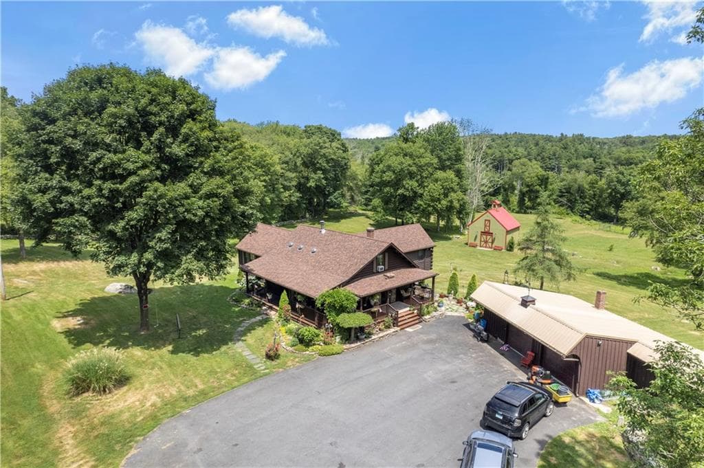 Single Family Residence at 84 Dark Lantern Hill Road, Killingly, photo 5 of 49
