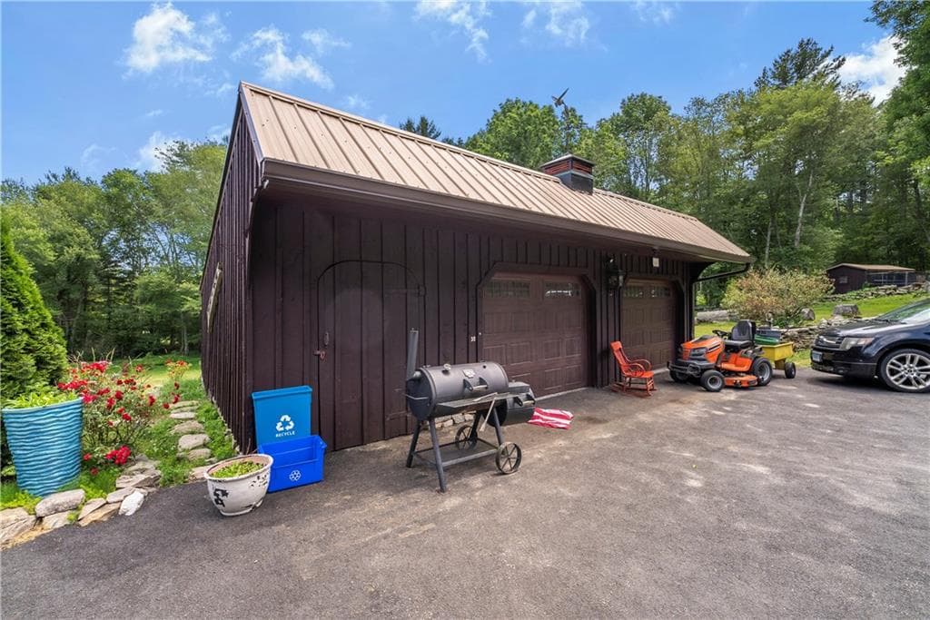 Single Family Residence at 84 Dark Lantern Hill Road, Killingly, photo 20 of 49