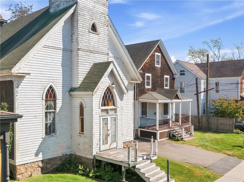 Single Family Residence at 24 26 Annandale Road, Newport, photo 24 of 34