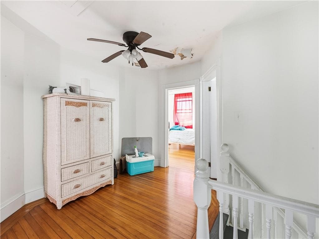Single Family Residence at 24 26 Annandale Road, Newport, photo 18 of 34