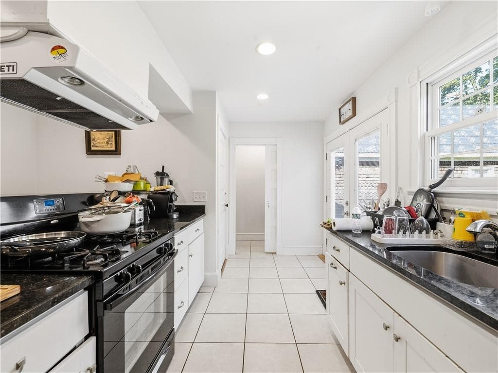 Single Family Residence at 24 26 Annandale Road, Newport, photo 15 of 34