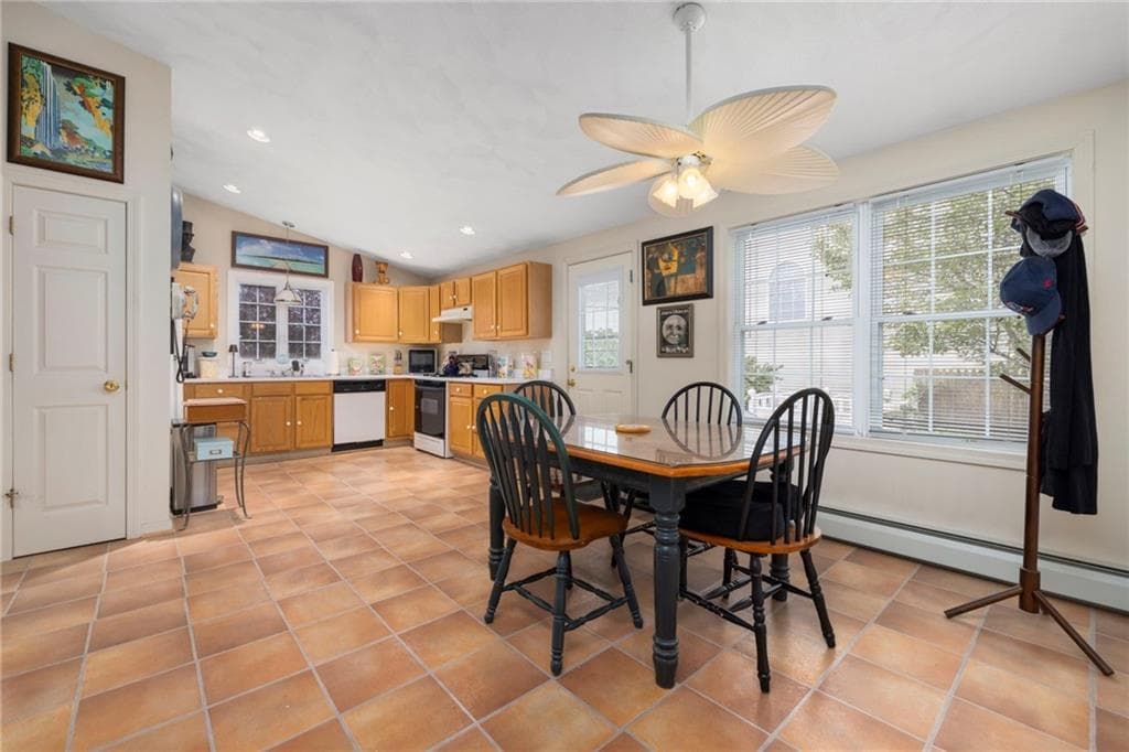 Single Family Residence at 330 Daggett Avenue, Pawtucket, photo 5 of 25
