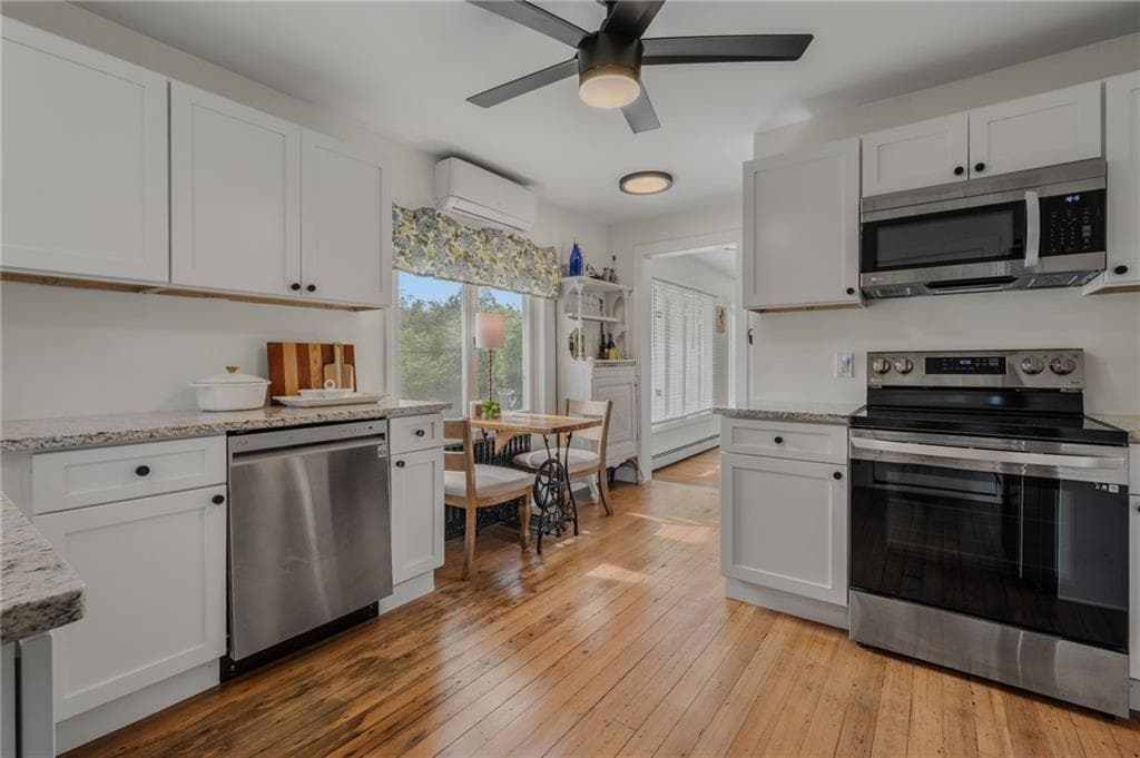 Single Family Residence at 346 Post Road, Westerly, photo 13 of 38