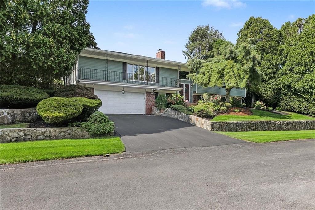 Single Family Residence at 14 Sweet Hill Drive, Johnston, photo 3 of 50