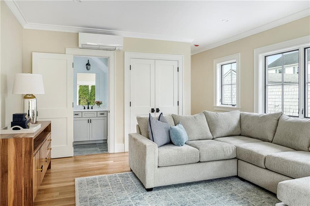 Single Family Residence at 118 Newport Avenue, Middletown, photo 20 of 41