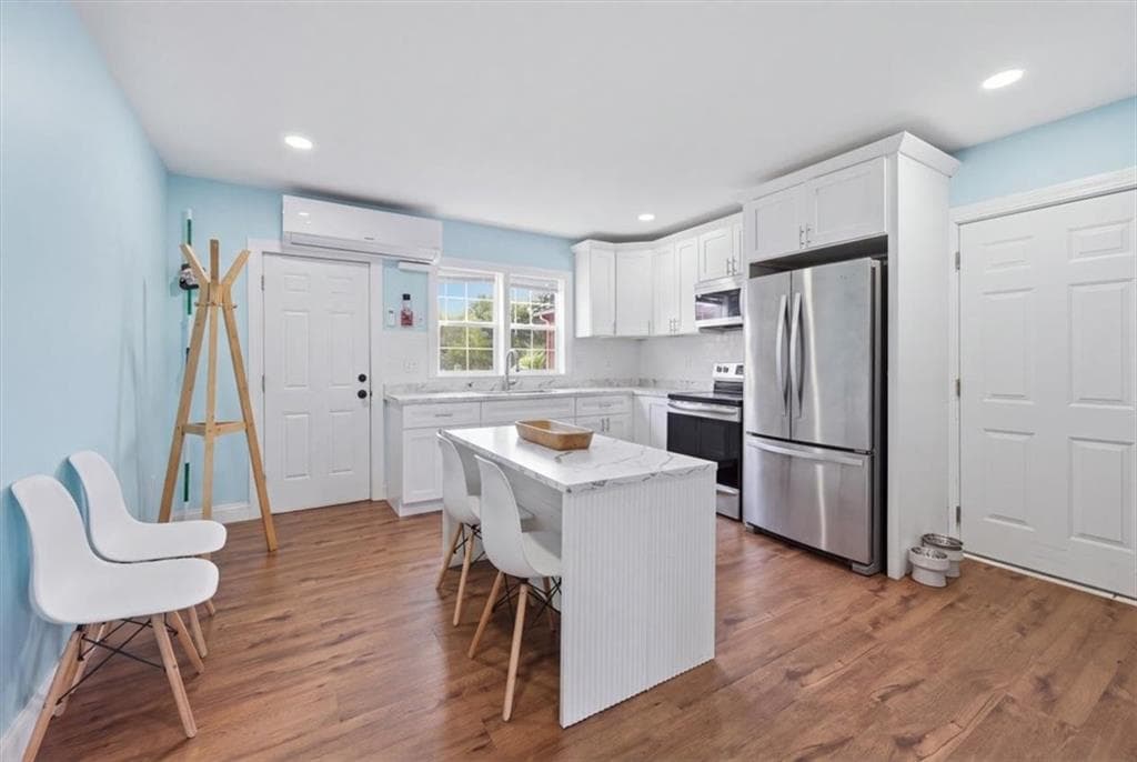 Commercial at 858 Broad Street, Providence, photo 17 of 26