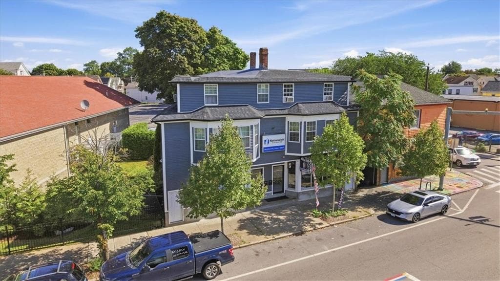 Commercial at 858 Broad Street, Providence, photo 3 of 26