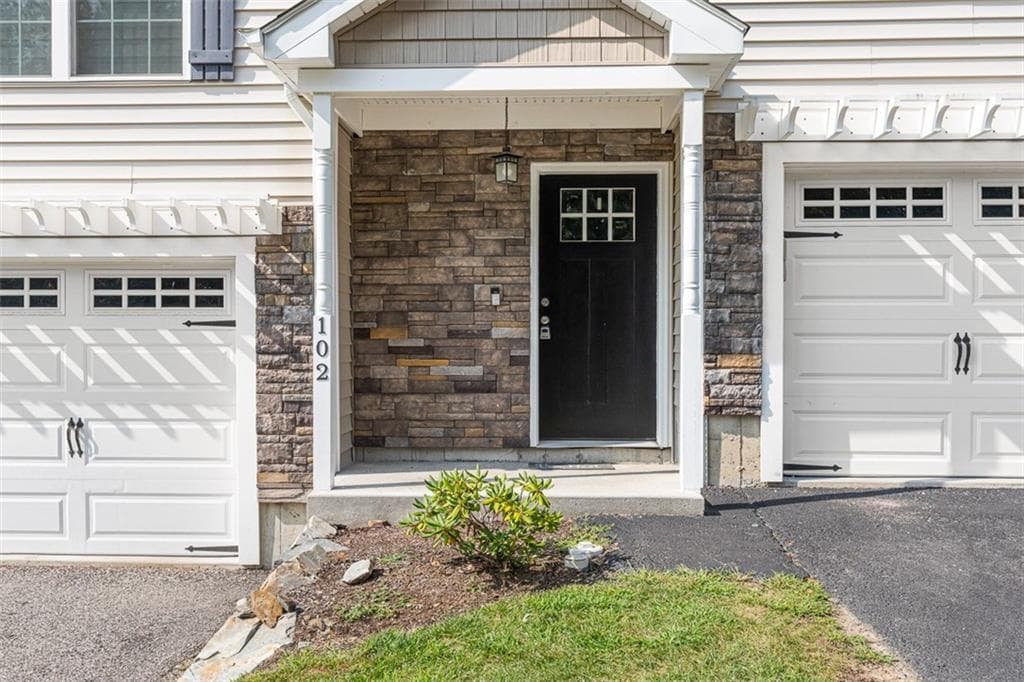 Condominium at 102 Hunting Hill Drive, Cumberland, photo 3 of 35