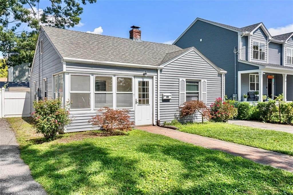 Single Family Residence at 93 Pine Crest Drive, East Providence, photo 2 of 33