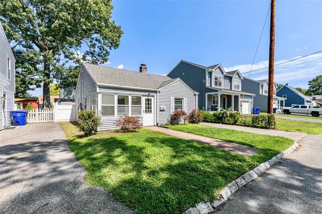 Single Family Residence at 93 Pine Crest Drive, East Providence, photo 3 of 33