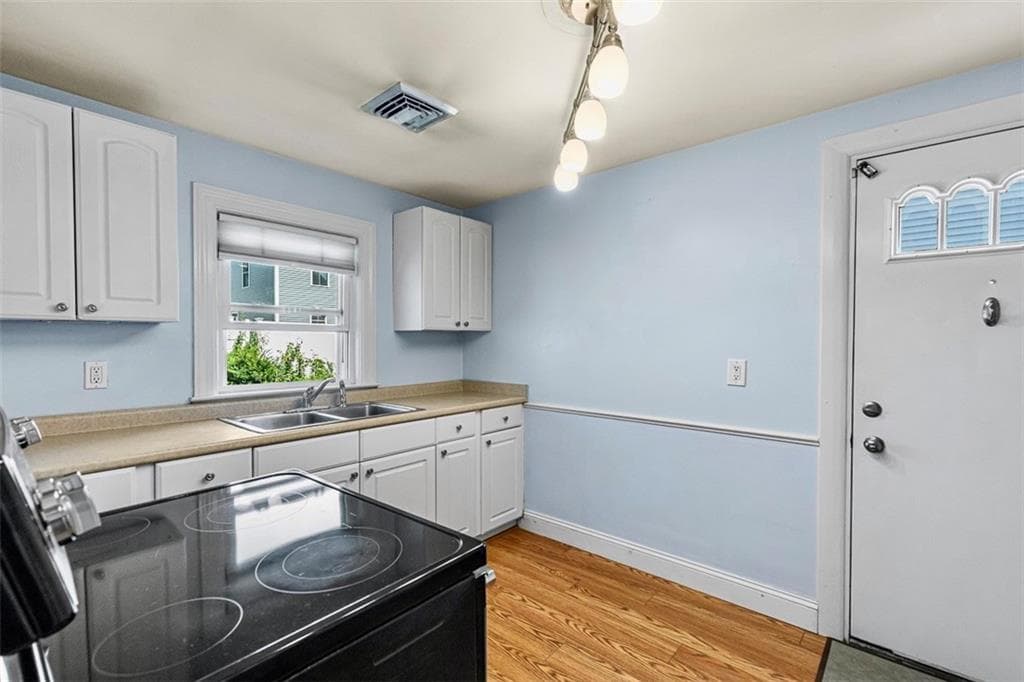 Single Family Residence at 93 Pine Crest Drive, East Providence, photo 25 of 33