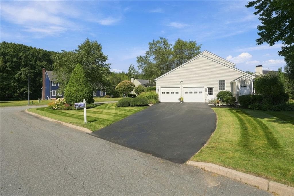 Single Family Residence at 10 Jay Court, Cranston, photo 6 of 48