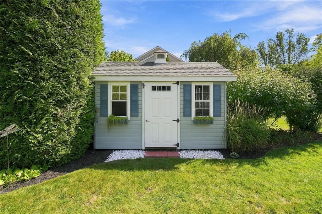 Single Family Residence at 10 Jay Court, Cranston, photo 37 of 48