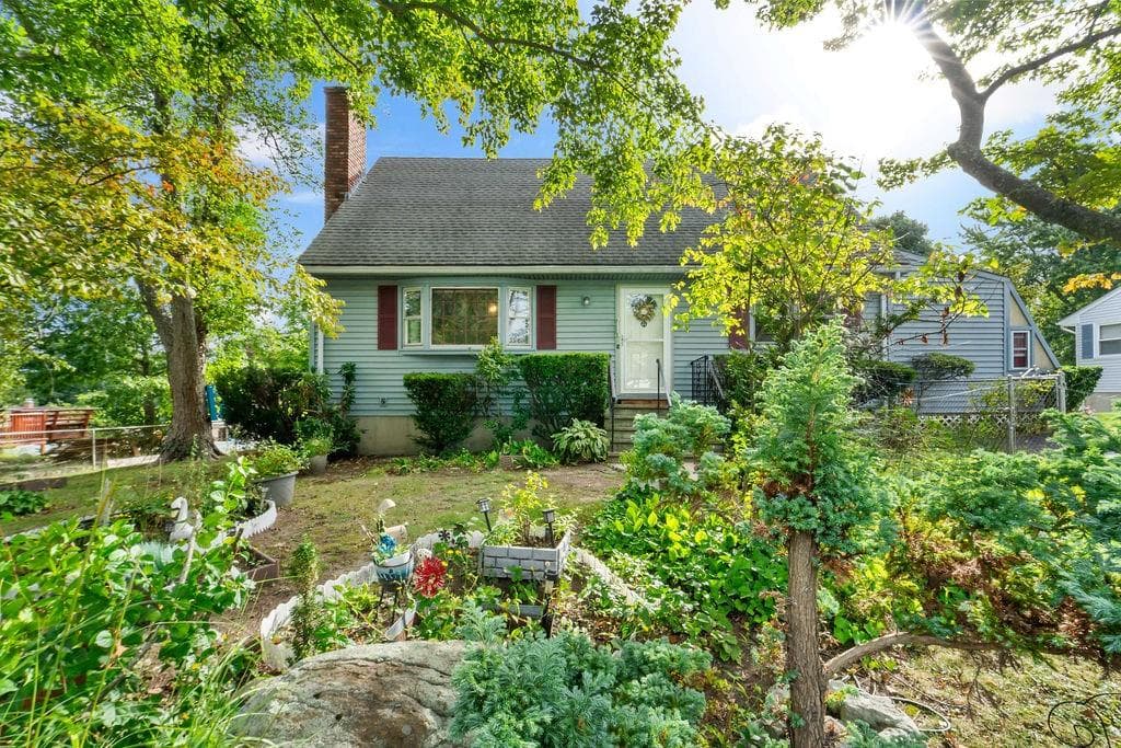 7 Charlotte Drive