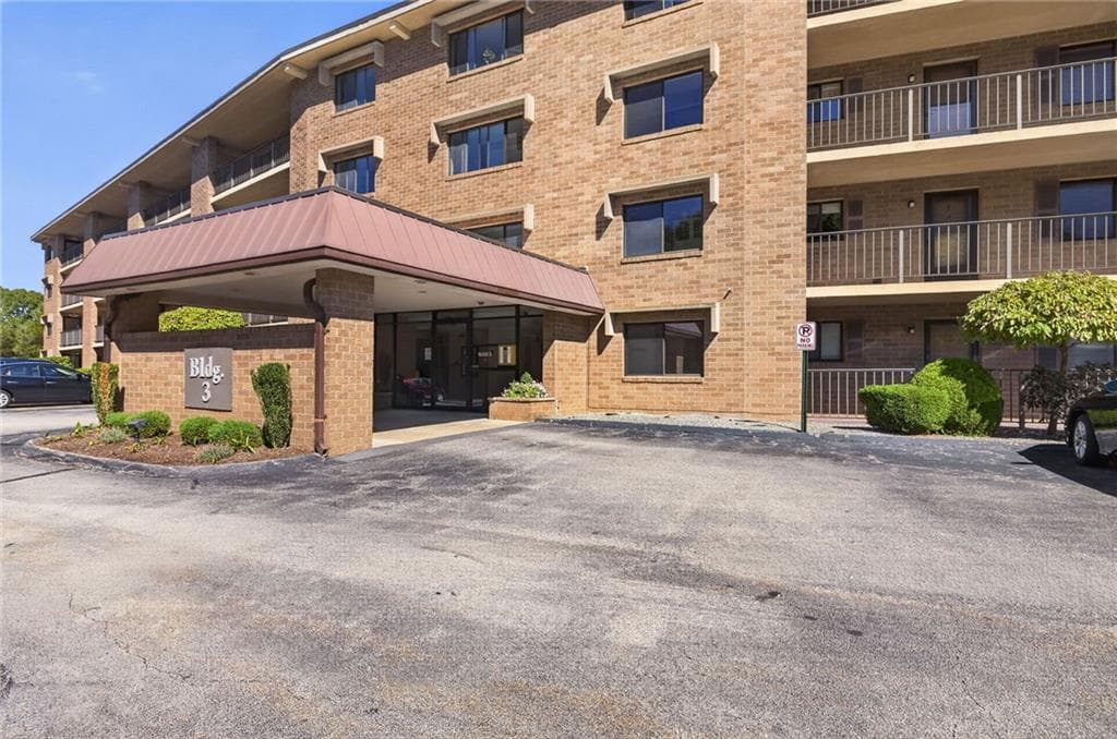 Condominium at 650 East Greenwich Avenue UNIT 3/405, West Warwick, photo 23 of 35