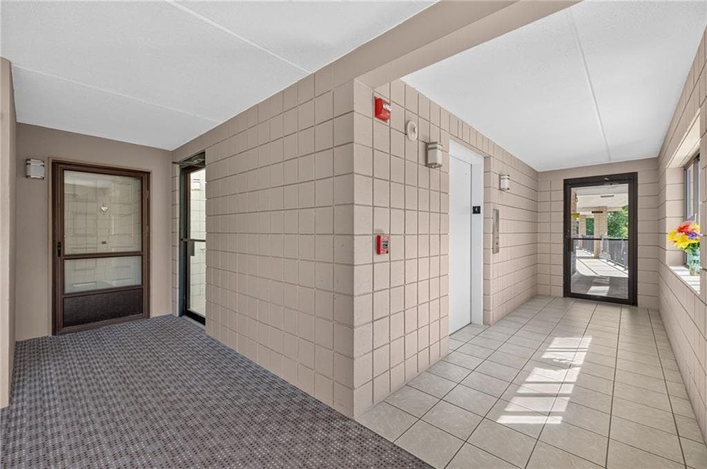 Condominium at 650 East Greenwich Avenue UNIT 3/405, West Warwick, photo 32 of 35