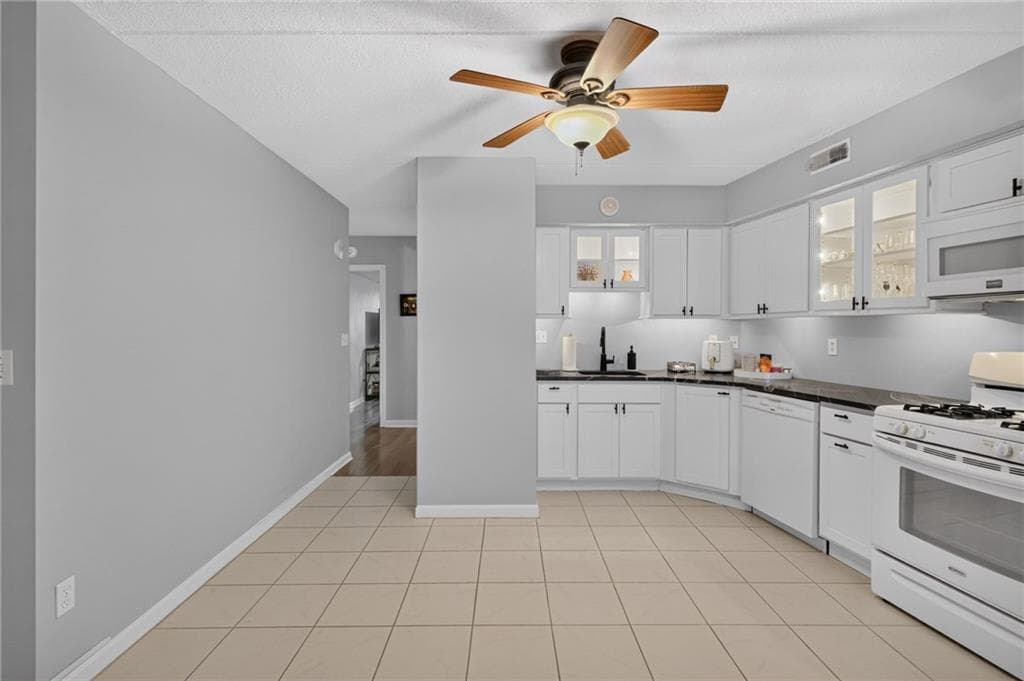 Condominium at 650 East Greenwich Avenue UNIT 3/405, West Warwick, photo 20 of 35