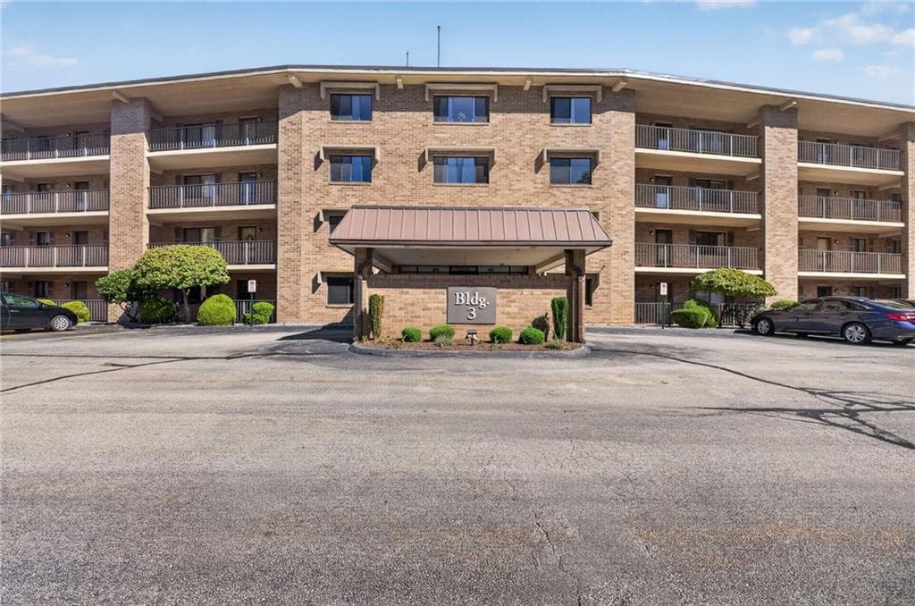 Condominium at 650 East Greenwich Avenue UNIT 3/405, West Warwick, photo 24 of 35