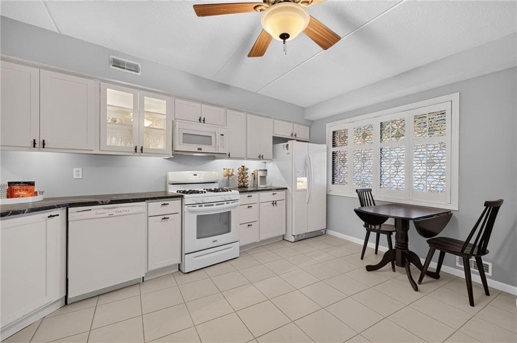 Condominium at 650 East Greenwich Avenue UNIT 3/405, West Warwick, photo 15 of 35