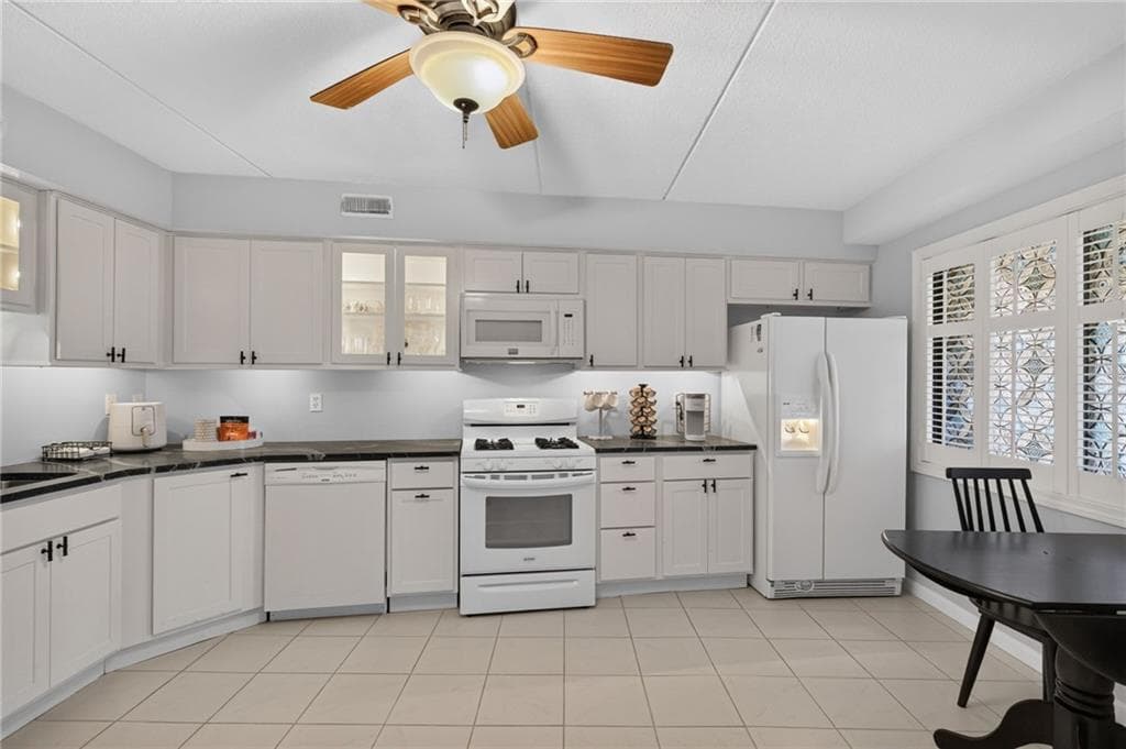 Condominium at 650 East Greenwich Avenue UNIT 3/405, West Warwick, photo 19 of 35