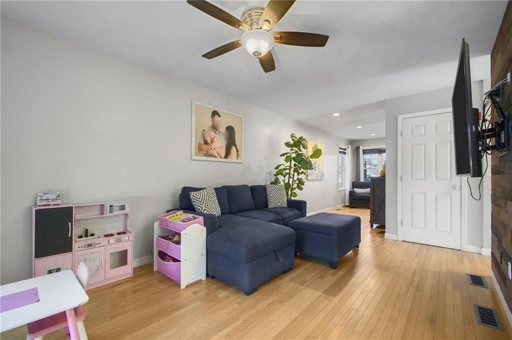 Single Family Residence at 58 Carteret Street, Providence, photo 15 of 44