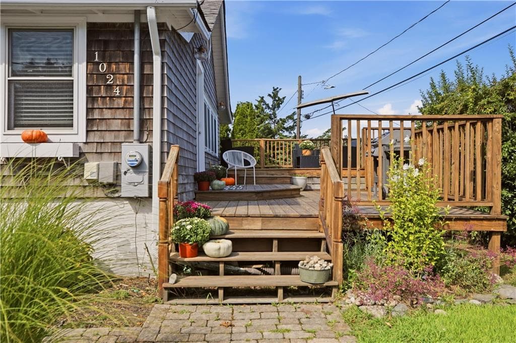 Single Family Residence at 1024 ANTHONY Road, Portsmouth, photo 3 of 42