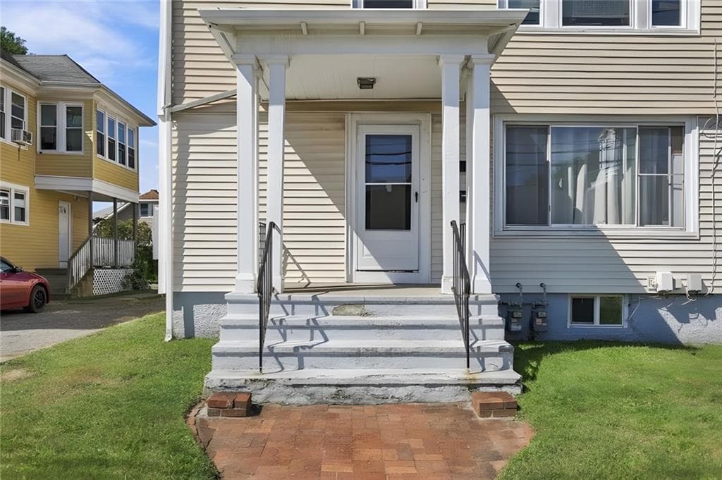 Multi Family at 904 Newport Avenue, Pawtucket, photo 6 of 39