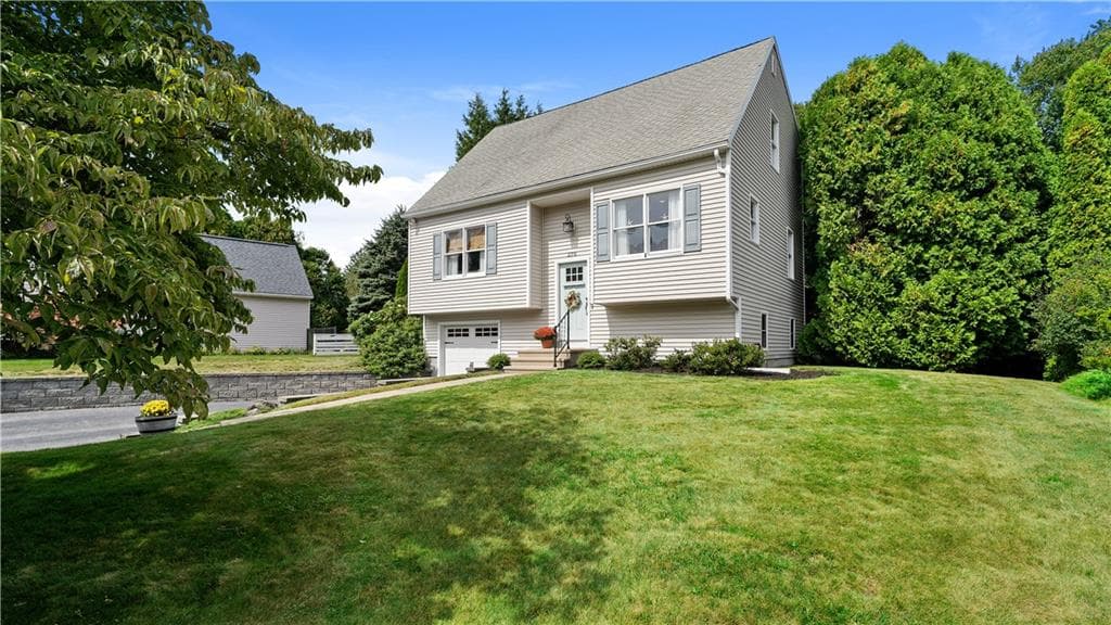 Single Family Residence at 270 Weathervane Road, South Kingstown, photo 2 of 50
