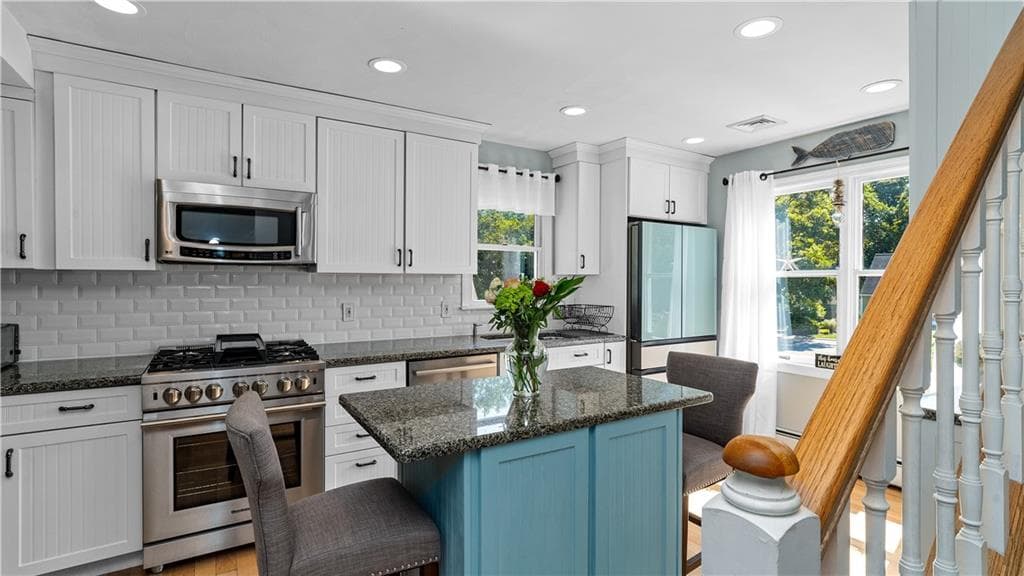 Single Family Residence at 270 Weathervane Road, South Kingstown, photo 12 of 50