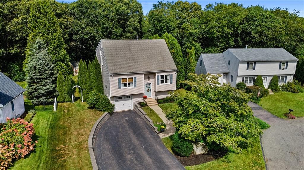 Single Family Residence at 270 Weathervane Road, South Kingstown, photo 3 of 50