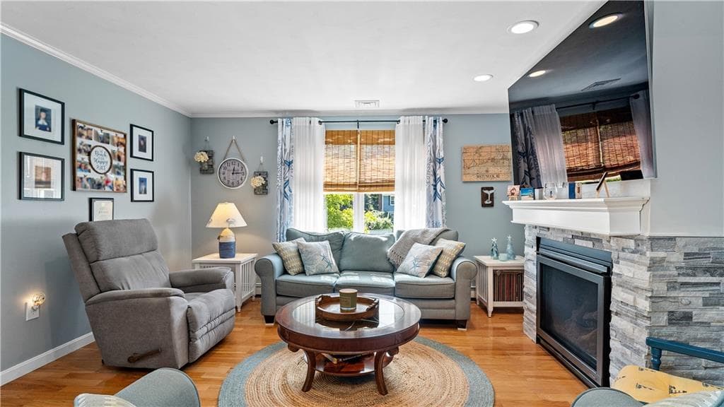Single Family Residence at 270 Weathervane Road, South Kingstown, photo 11 of 50