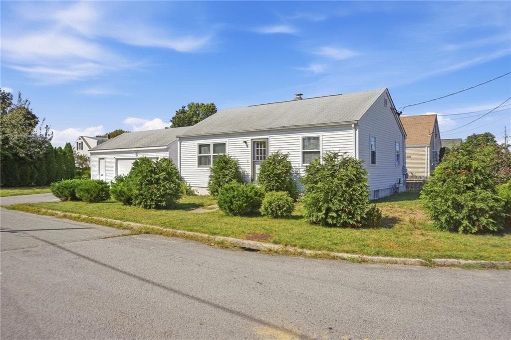 Single Family Residence at 86 Paul Street, Pawtucket, photo 2 of 34