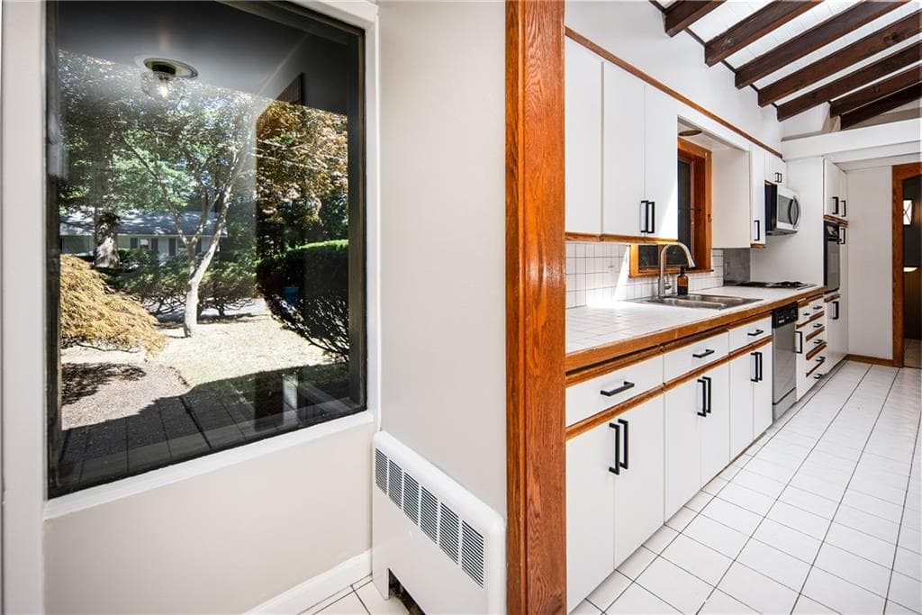 Single Family Residence at 160 Windermere Way, Warwick, photo 10 of 40
