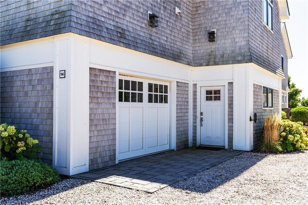 Condominium at 14 East Pointe Court, South Kingstown, photo 8 of 50