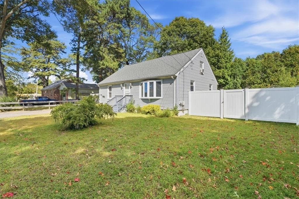 Single Family Residence at 20 Horse Neck Road, Warwick, photo 2 of 38