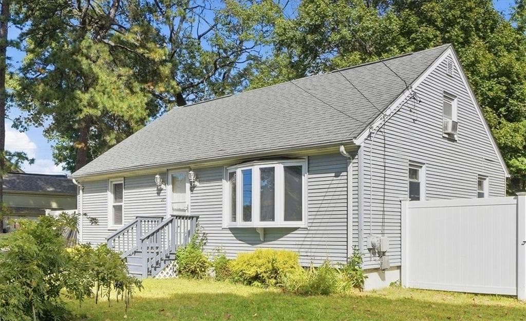 Single Family Residence at 20 Horse Neck Road, Warwick, photo 3 of 38