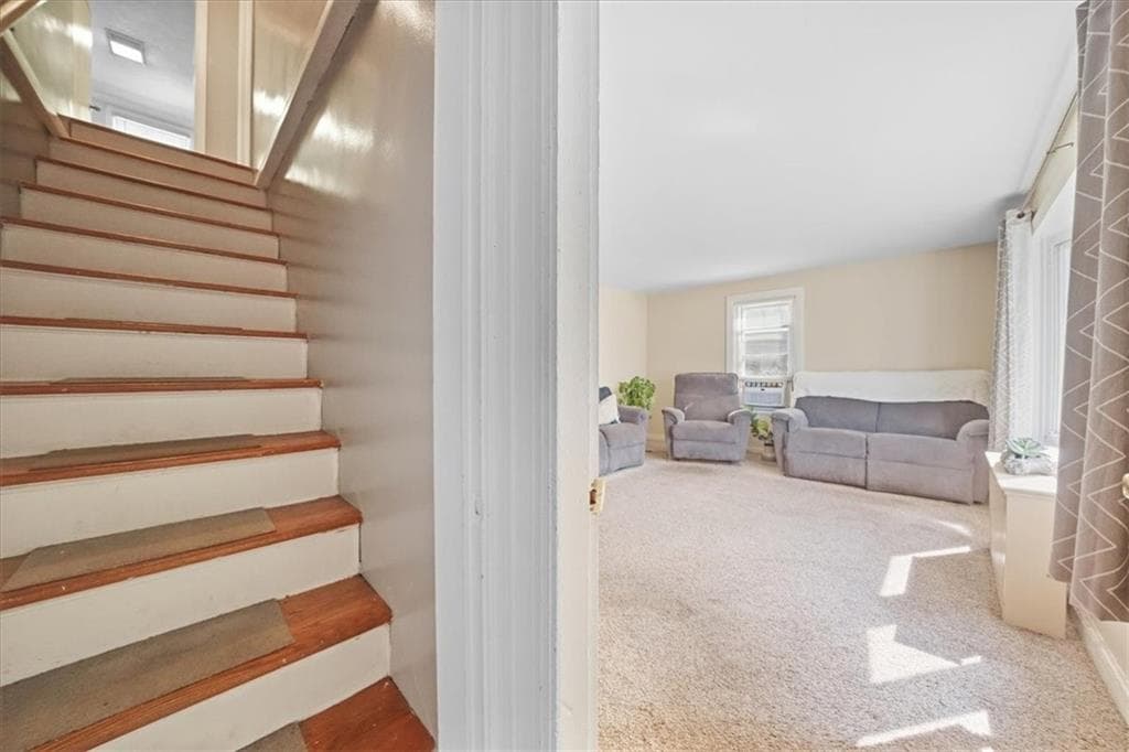 Single Family Residence at 20 Horse Neck Road, Warwick, photo 18 of 38