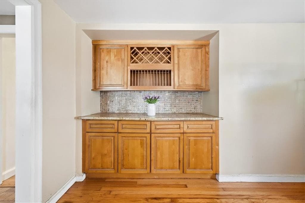 Single Family Residence at 20 Horse Neck Road, Warwick, photo 8 of 38